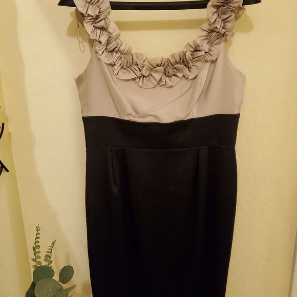 Maggy London size8 - Picture 2 of 5